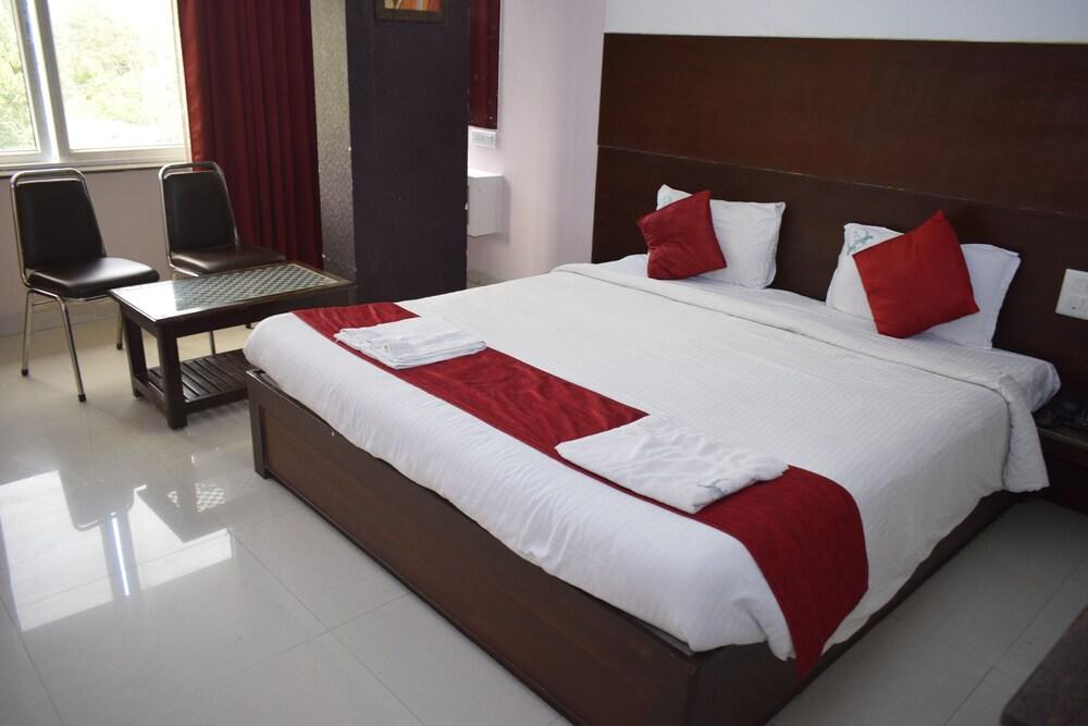 Hotel Sumith Palace Pondichéry Extérieur photo